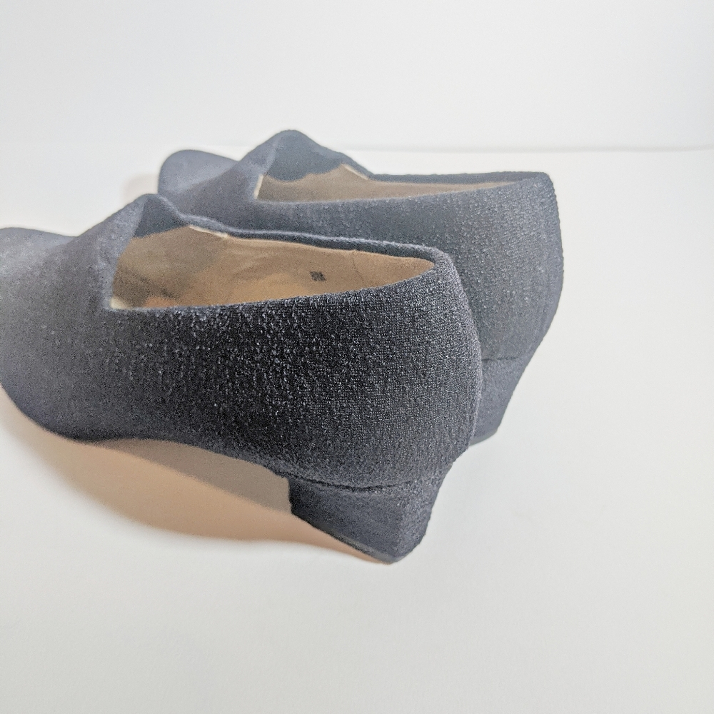 Van Eli black form-fitting short heel shoes size 7 - Picture 3 of 6